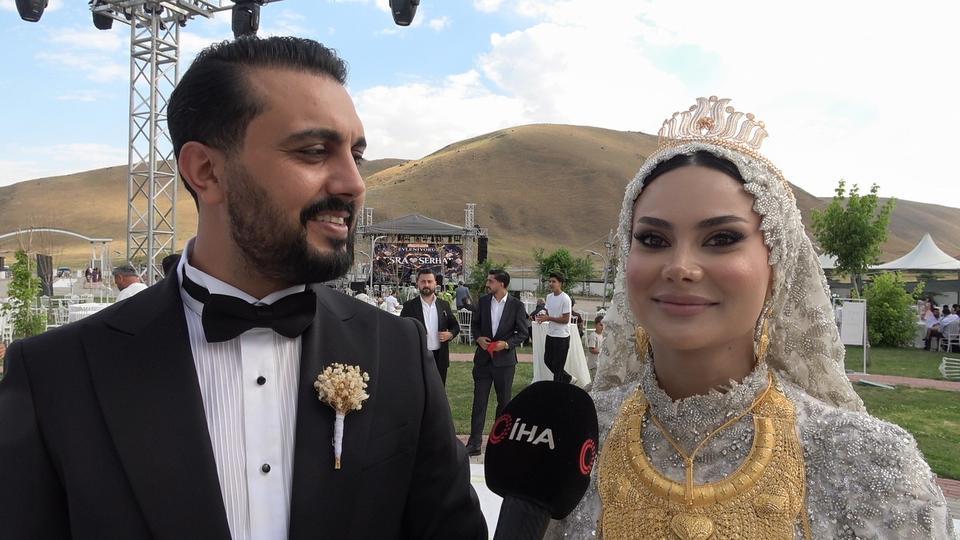 Paraların havada uçuştuğu düğün: Damada yaklaşık 20 milyon TL, geline kilolarca altın takıldı