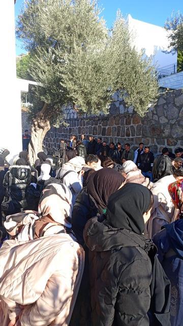 KİRALIK EVDE 82 DÜZENSİZ GÖÇMEN YAKALANDI