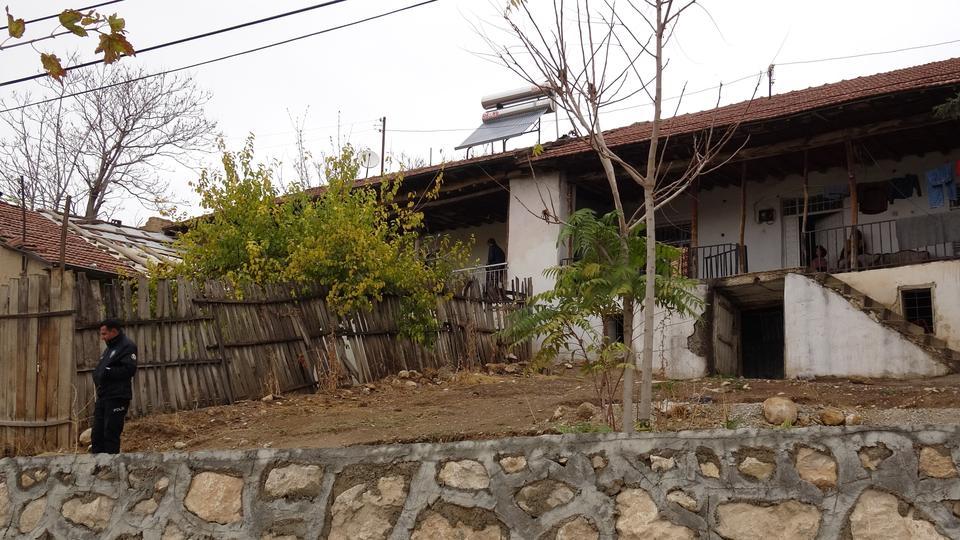 Yaşlı adam evinde ölü bulundu