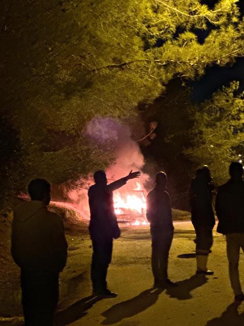 Otomobil patladı, feci şekilde can verdi