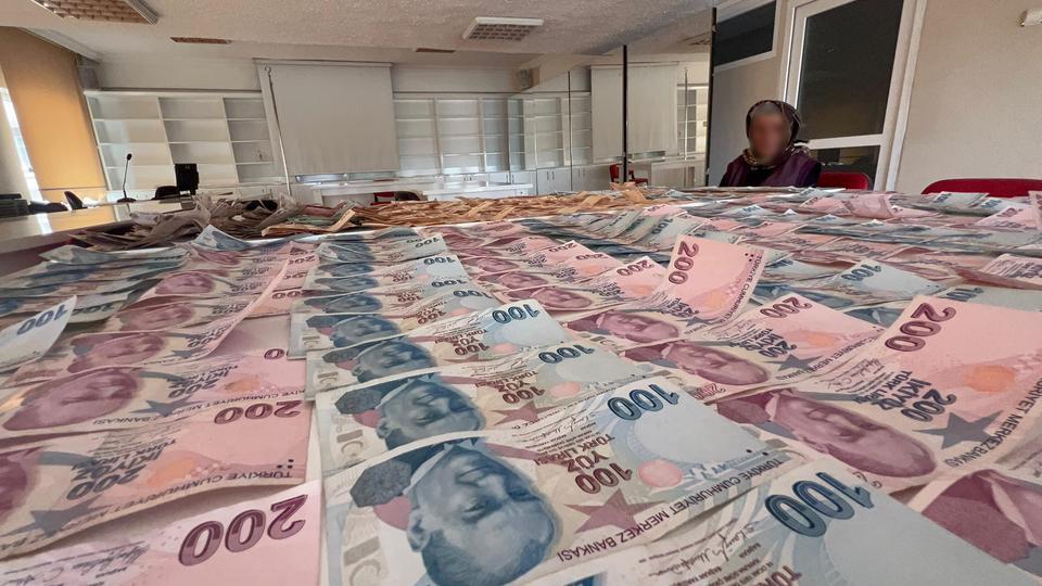 ZABITANIN YAKALADIĞI DİLENCİLERİN 5 SAATTE 24 BİN 665 TL TOPLADIĞI ORTAYA ÇIKTI