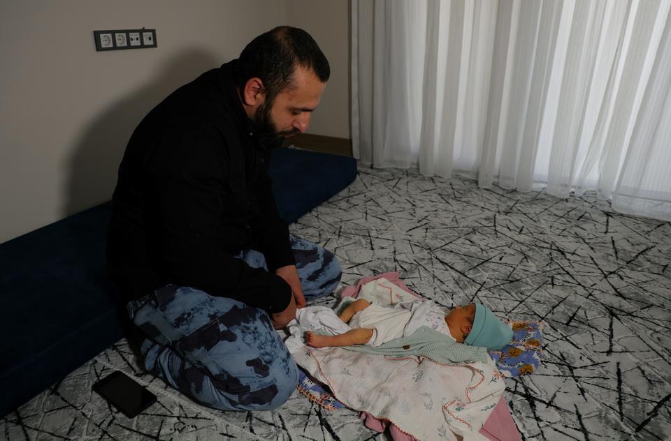 Bebeklerine kayyum atanması endişesiyle yaşıyorlar