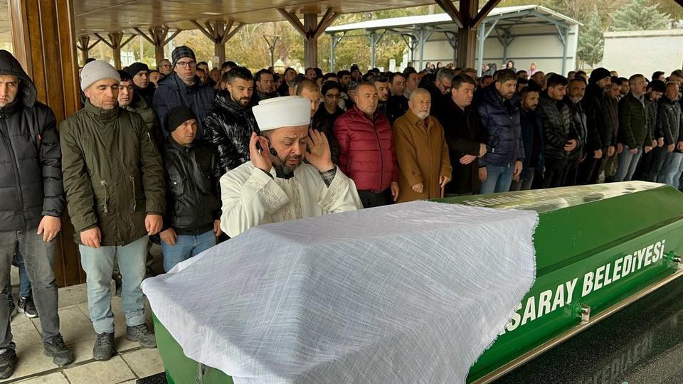 YANGINDA ÖLEN 3 YAŞINDAKİ ECRİN SON YOLCULUĞUNA UĞURLANDI
