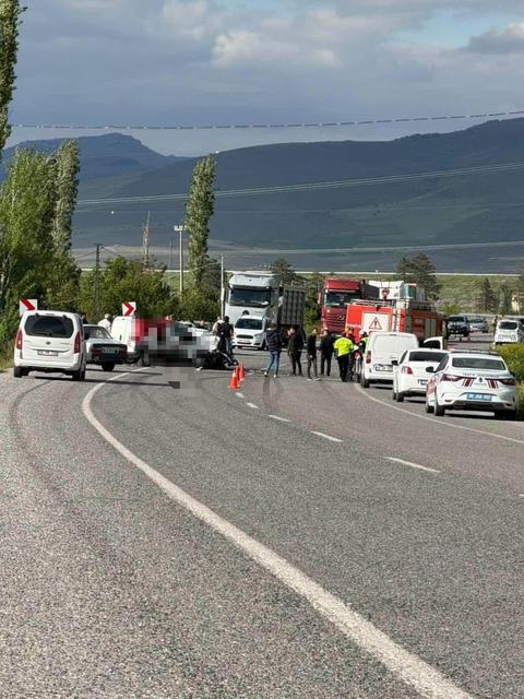 KAYSERİ'DE OTOMOBİL İLE HAFİF TİCARİ ARAÇ ÇARPIŞTI: 1 ÖLÜ, 2 YARALI