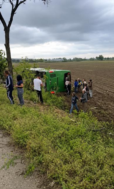 Otobüs devrildi: Çok sayıda yaralı var
