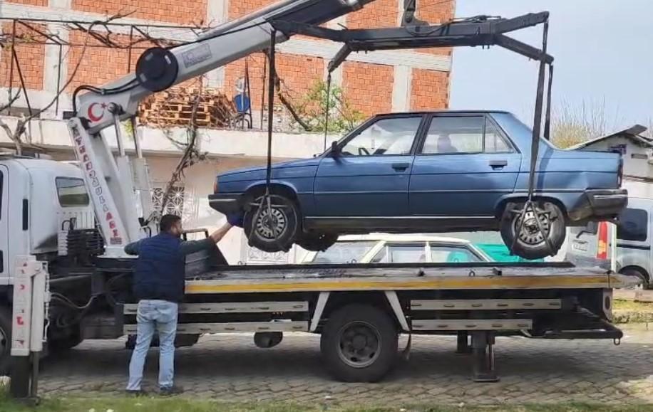 NAZİLLİ POLİSİ İKİ İLDE OTO HIRSIZLIĞI YAPAN ŞÜPHELİLERİ YAKALADI 60 SAATLİK KAMERA GÖRÜNTÜSÜ İNCELENDİ, KİMLİKLERİ TESPİT EDİLDİ