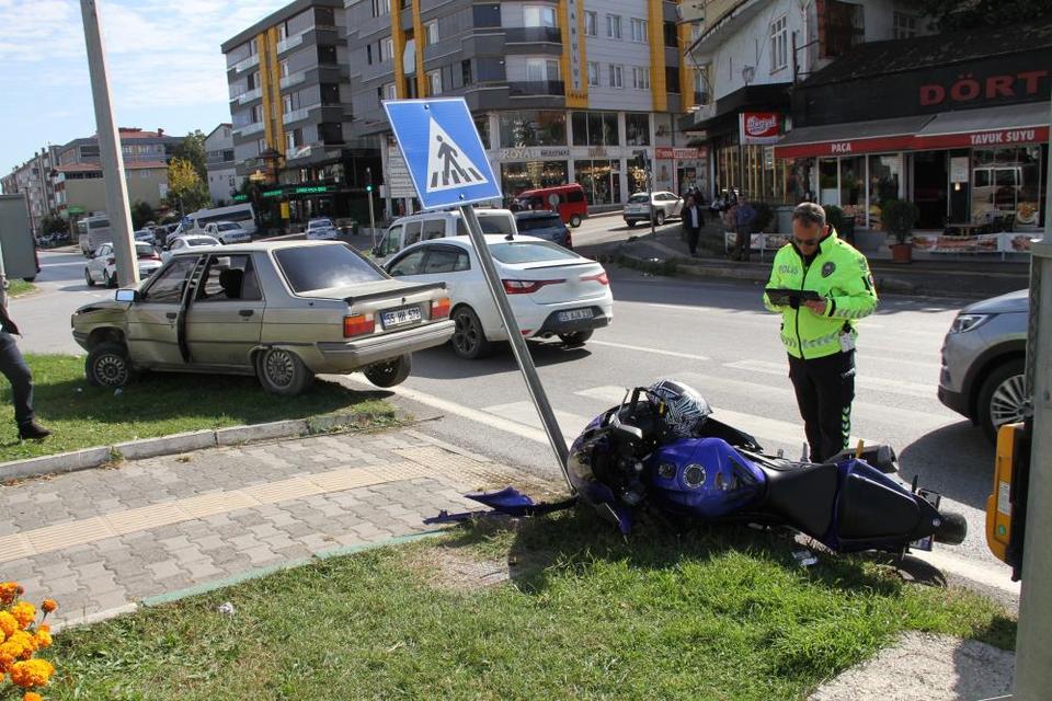 Otomobil ile motosiklet çarpıştı: 2 yaralı