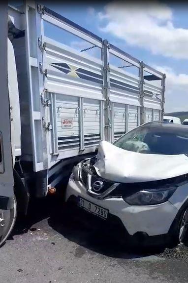 Kamyonet ile otomobil çarpıştı: 1 yaralı