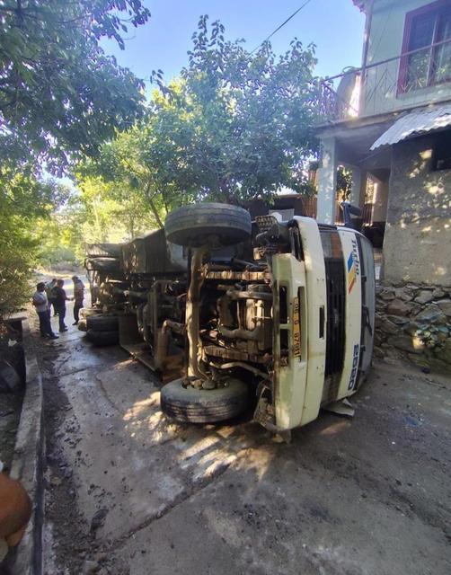 Su tankeri devrildi: 1 yaralı