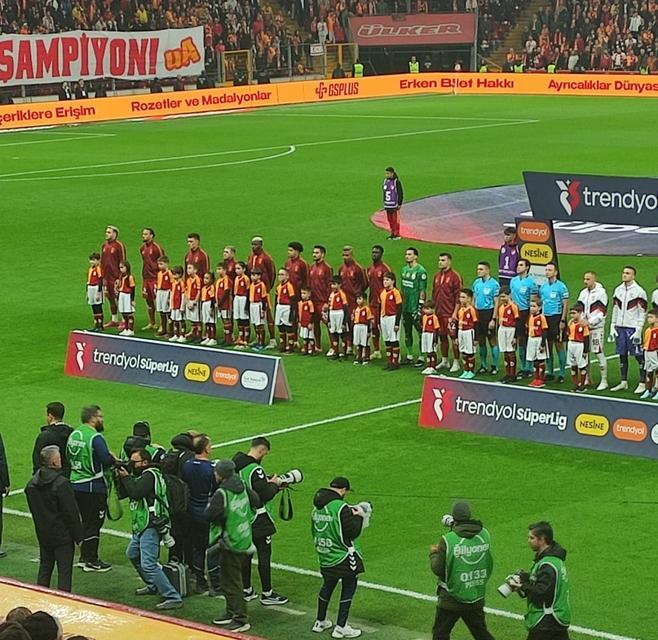 Şehidin çocukları, Galatasaray'ın onur konuğu oldu