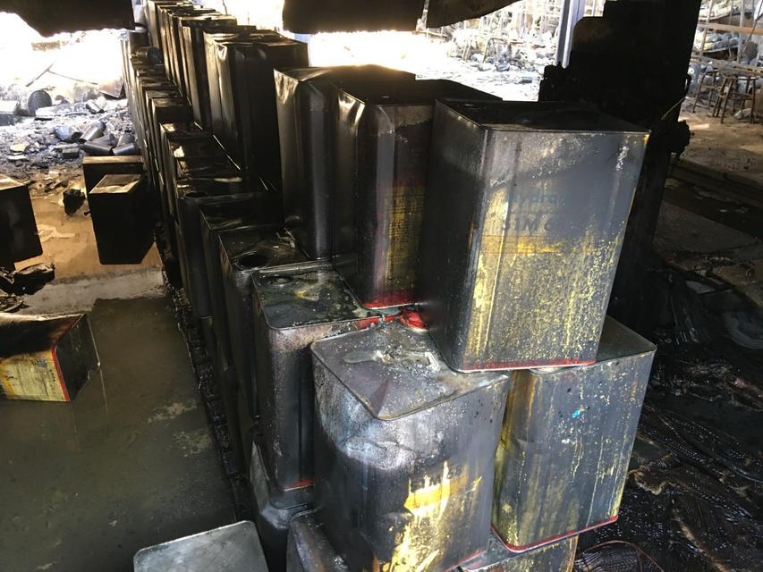 AYDIN'DA ALEVLER GECEYİ AYDINLATTI: OTO YAĞCIDA BÜYÜK MADDİ HASAR MEYDANA GELDİ