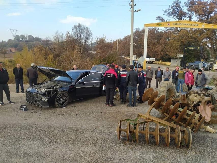 TRAKTÖR İLE OTOMOBİLİN ÇARPIŞTIĞI KAZADA BİR KİŞİ YARALANDI