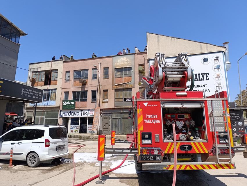 Mobilya imalathanesinde yangın