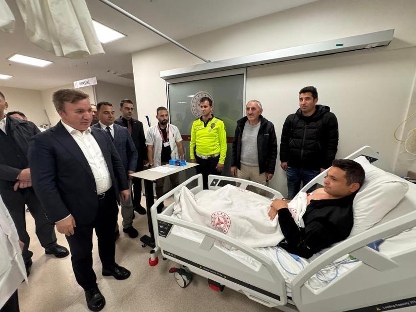 Ekip aracı takla attı: 3 polis memuru yaralı