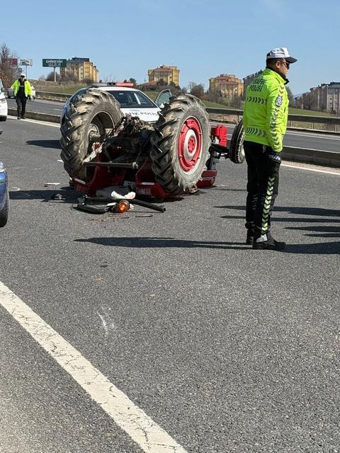 Devrilen traktörün sürücüsü yaralandı