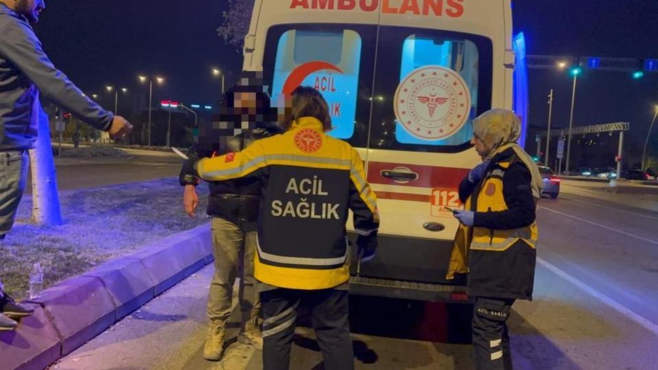 Gündüz saatlerinde intihara kalkışan şahıs refüjde yatarken bulundu