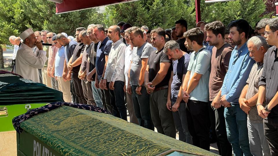 Medine öğretmen son yolculuğuna uğurlandı
