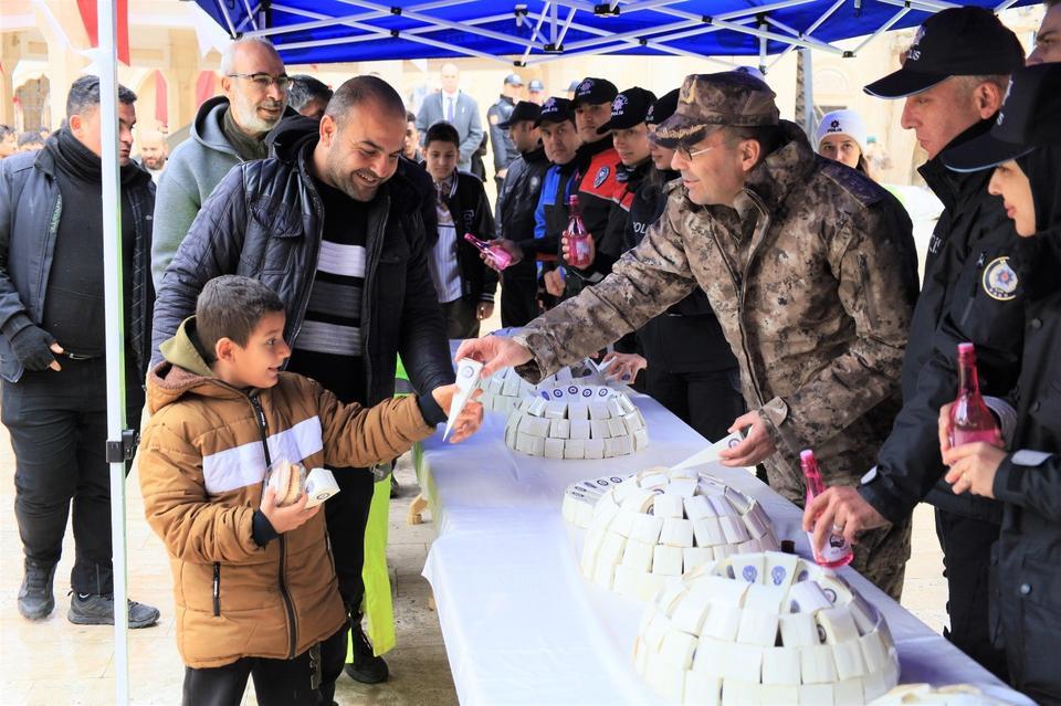 ŞANLIURFA'DA DEPREM ŞEHİTLERİ İÇİN MEVLİT OKUTULDU