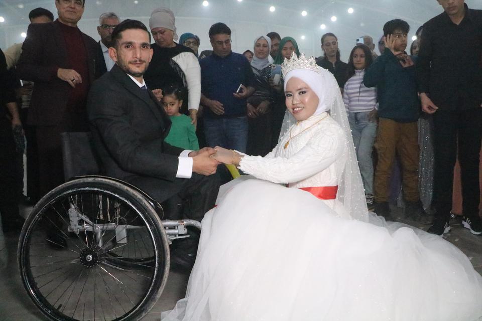 SOSYAL MEDYADA BAŞLAYAN 13 BİN KİLOMETRELİK AŞK ENGEL TANIMADI