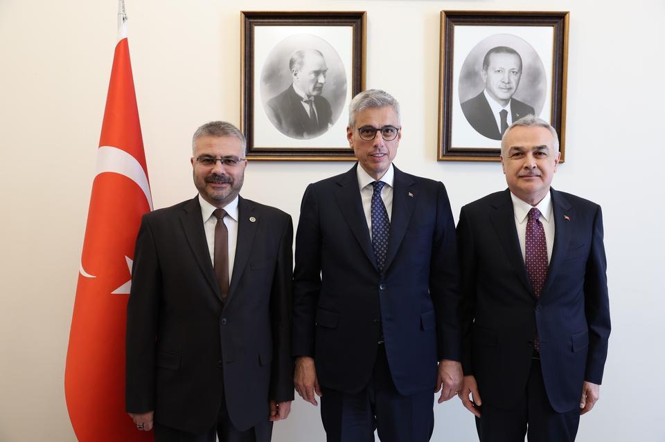 Aydınlı vekillerden Memişoğlu'na ziyaret