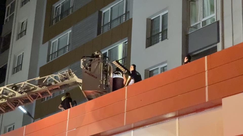 KAYSERİ'DE 13. KATTA YANGIN: BALKONDAN DÜŞEN EV SAHİBİ HAYATINI KAYBETTİ
