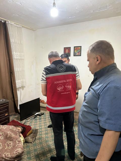 Çine’de mağdur anne ve engelli oğlu için seferber oldular