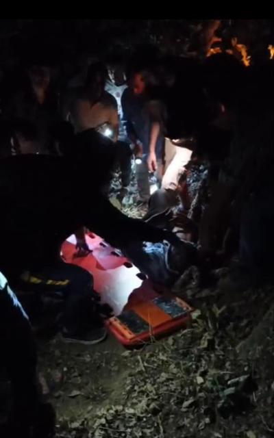 Uçuruma yuvarlanan otomobil sürücüsü yaralandı