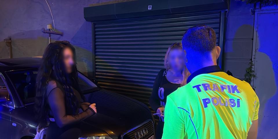 Ekiplerden kaçıp polise "geri zekâlı" diyen alkollü ve ehliyetsiz kadın sürücüye 552 bin lira ceza