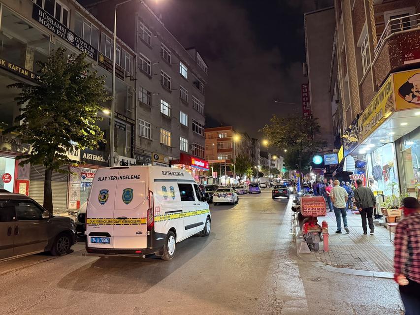 ESENLER'DE POLİSİN ÜZERİNE YÜRÜYEN ELİ BIÇAKLI ŞAHIS ETKİSİZ HALE GETİRİLDİ