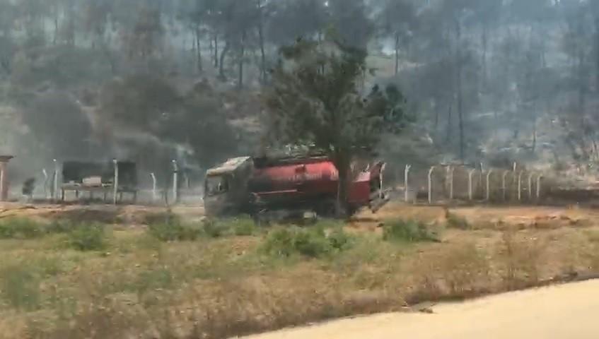İtfaiye araçları küle döndü