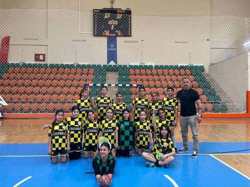 Başkan Zencirci Neşetiye Kız Hentbol Takımını tebrik etti