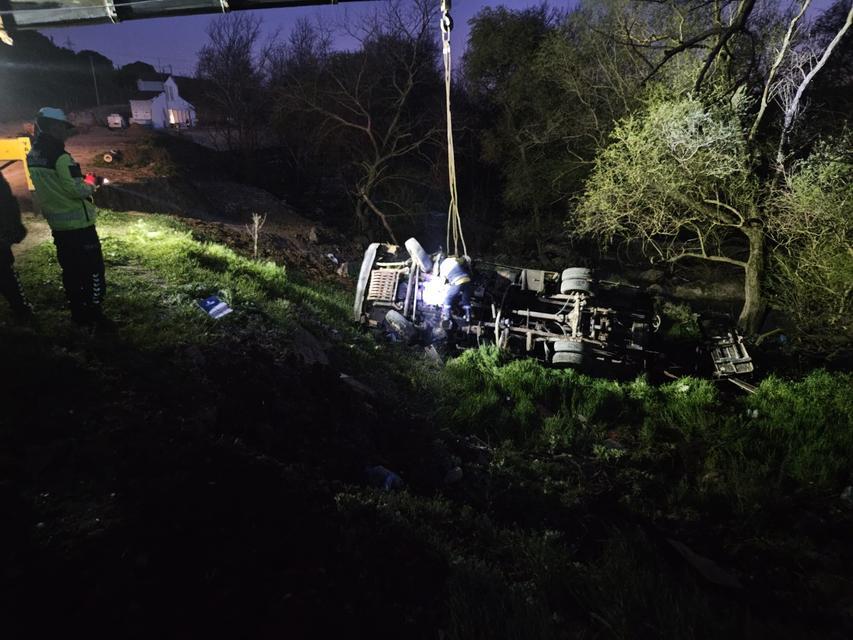 İş makinesi şarampole yuvarlandı: 1 ölü