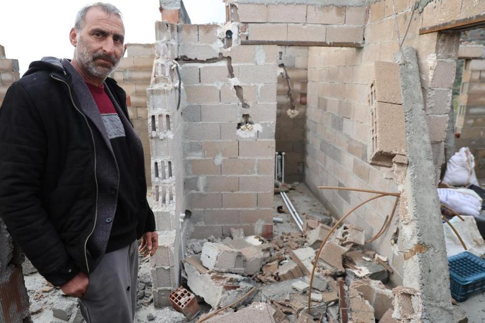 Aydın’da fırtına paniği: Çatılar uçtu, evler hasar gördü