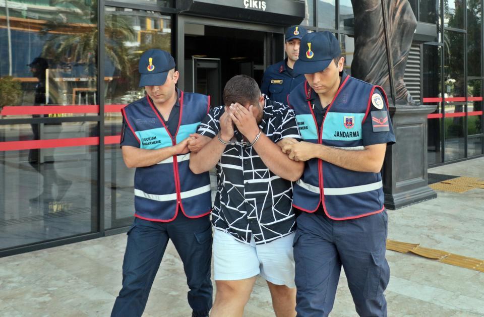 ALANYA'DA 5 NOKTADA ÇIKAN ORMAN YANGINININ ŞÜPHELİSİ YAKALANDI