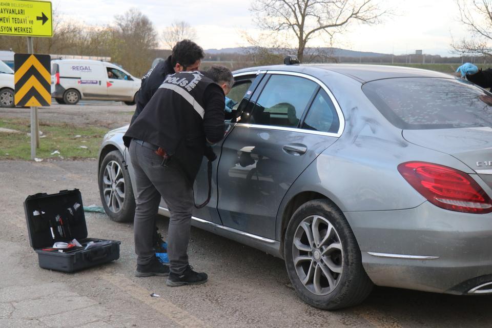 KALP DAMAR CERRAHI OTOMOBİLİNDE BAŞINA POŞET GEÇİRİLMİŞ HALDE ÖLÜ BULUNDU