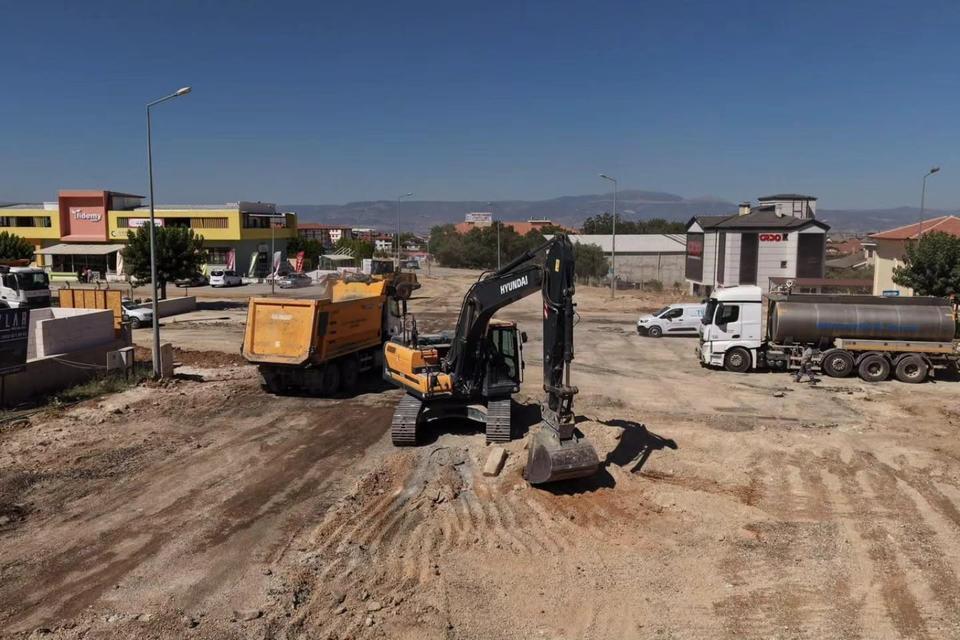 MERKEZEFENDİ'DE AKILLI KAVŞAK VE ÜST YAPI ÇALIŞMALARI DEVAM EDİYOR