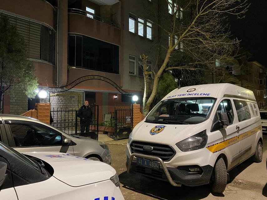 Komşusunun boğazını kesip altınlarını çaldı
