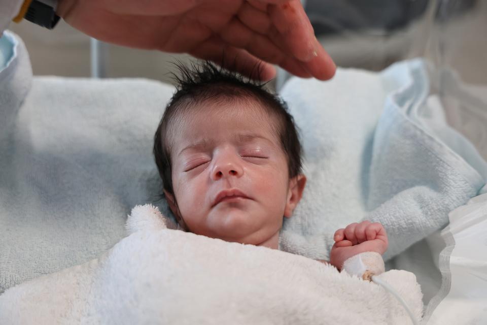 DOĞUŞTAN YEMEK BORUSU OLMAYAN 4 GÜNLÜK BEBEK, ELAZIĞ'DA HAYATA TUTUNDU ŞANLIURFA'DAN ELAZIĞ'A UZANAN UMUT HİKAYESİ