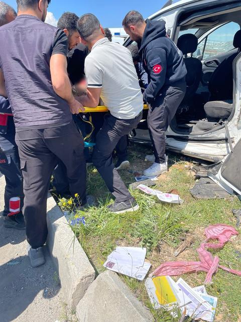 VAN'DA OTOMOBİLLER ÇARPIŞTI: 4 ÖLÜ, 2 YARALI