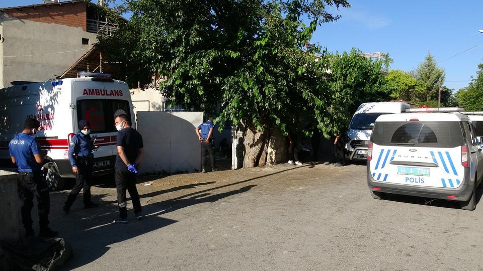 Mutfakta asılı halde bulundu