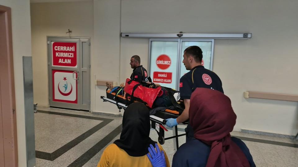 Tütün yüklü römork devrildi: 8 yaralı
