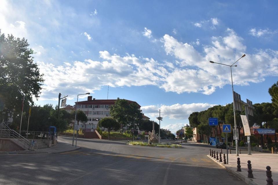 Karacasu'da okul bahçeleri otopark olarak kullanılacak