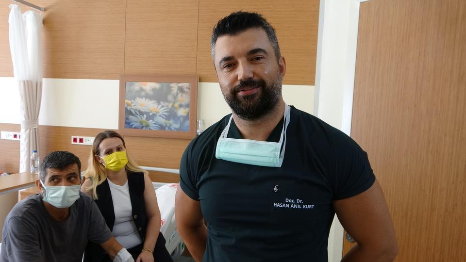 EŞİNİN BÖBREĞİ İLE HAYATA TUTUNDU AĞRI KESİCİLER BÖBREĞİNİ İFLAS ETTİRDİ, EŞİNİN BÖBREĞİ İLE HAYATA TUTUNDU CANLIDAN CANLIYA NAKİLLE 18 YILLIK EŞİNE BÖBREĞİNİ VERDİ KONTROLSÜZ AĞRI KESİCİLER BÖBREĞİNDEN EDİYORDU