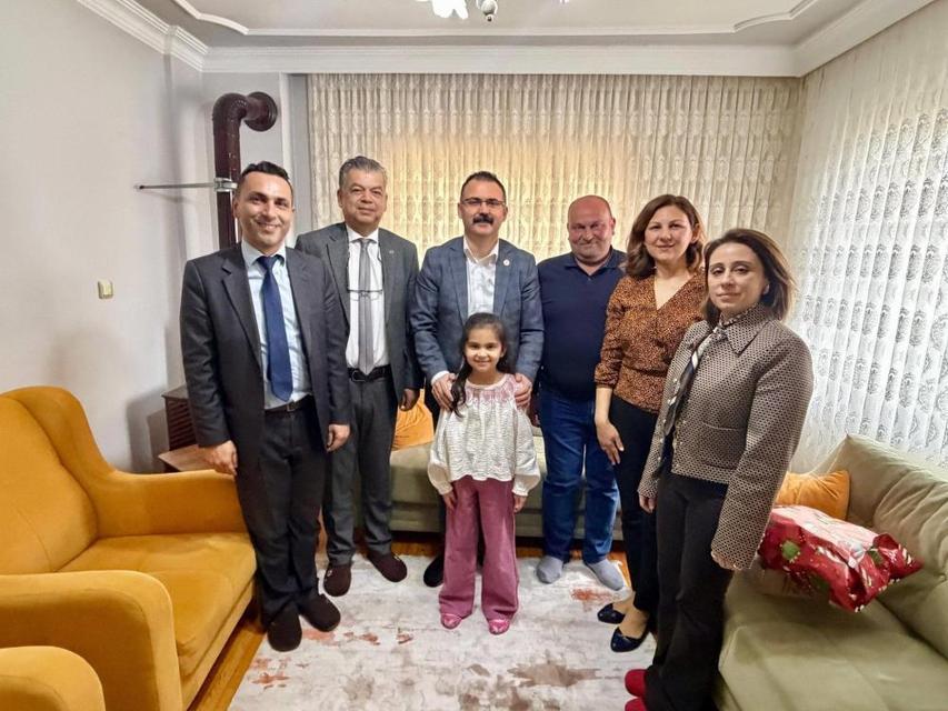 Kaymakam Ateş, öğrencilerin evine konuk oldu