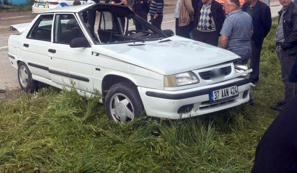 Otomobil park halindeki tıra çarptı: 2 kişi yaralandı, tır şoförü kalp krizi geçirdi