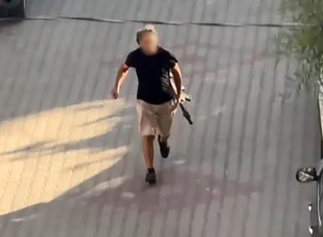 Sokak ortasında pompalı tüfekle dehşet saçtı