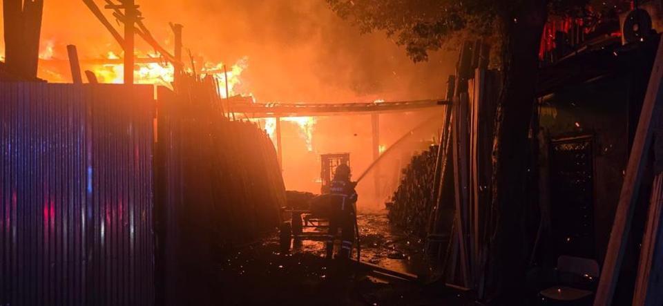 İş yerinde korkutan yangın