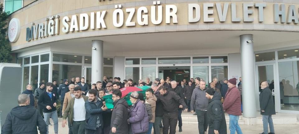 Muayene sırasında kalp krizi geçiren doktor, hayatını kaybetti