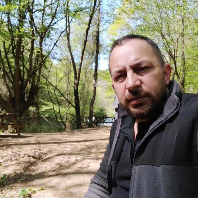 Altı katlı bina çöktü: Anne, baba ve 3 çocuk mahsur kaldı