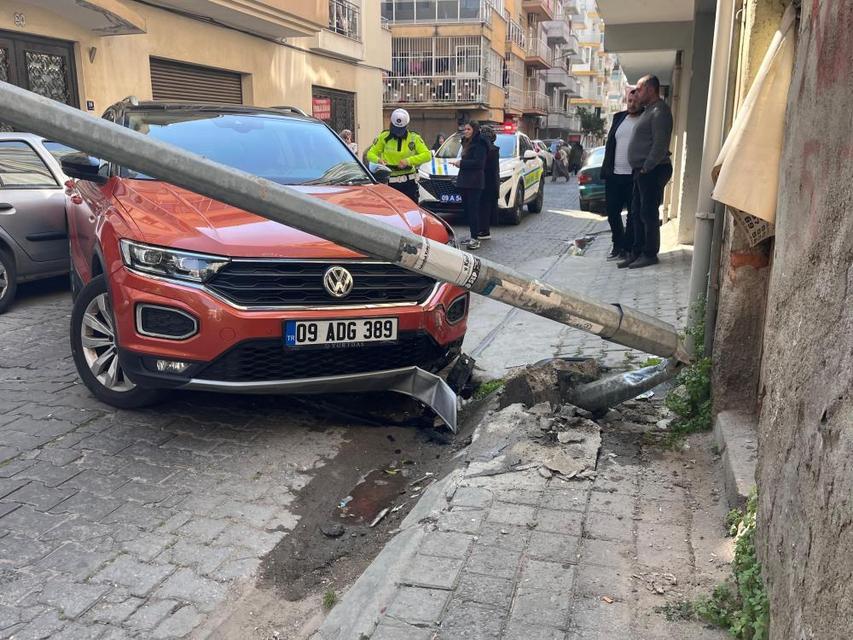 Aydın'da fren yerine gaza basan sürücü 3 araca zarar verdi